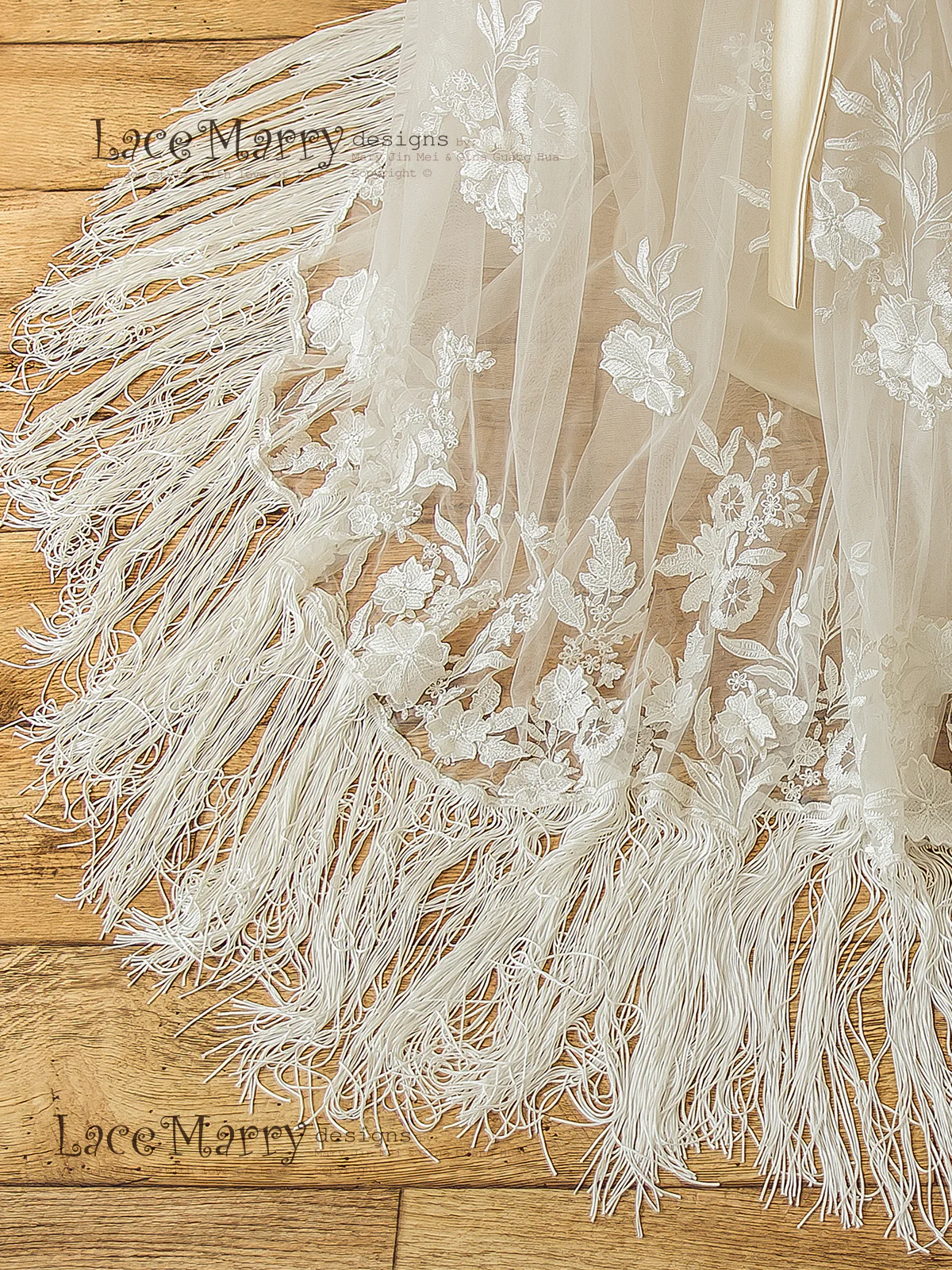 Bohemian Lace Wedding Dress in Kaftan Style - Image 11