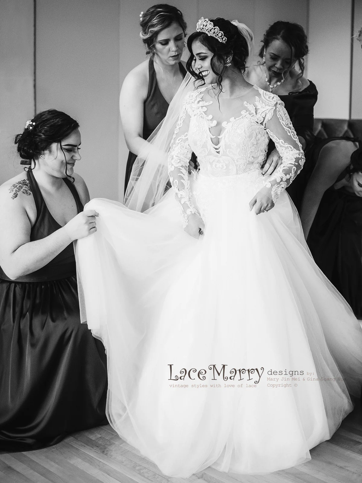 Breathtaking and Unique Lace Wedding Dress - Image 5