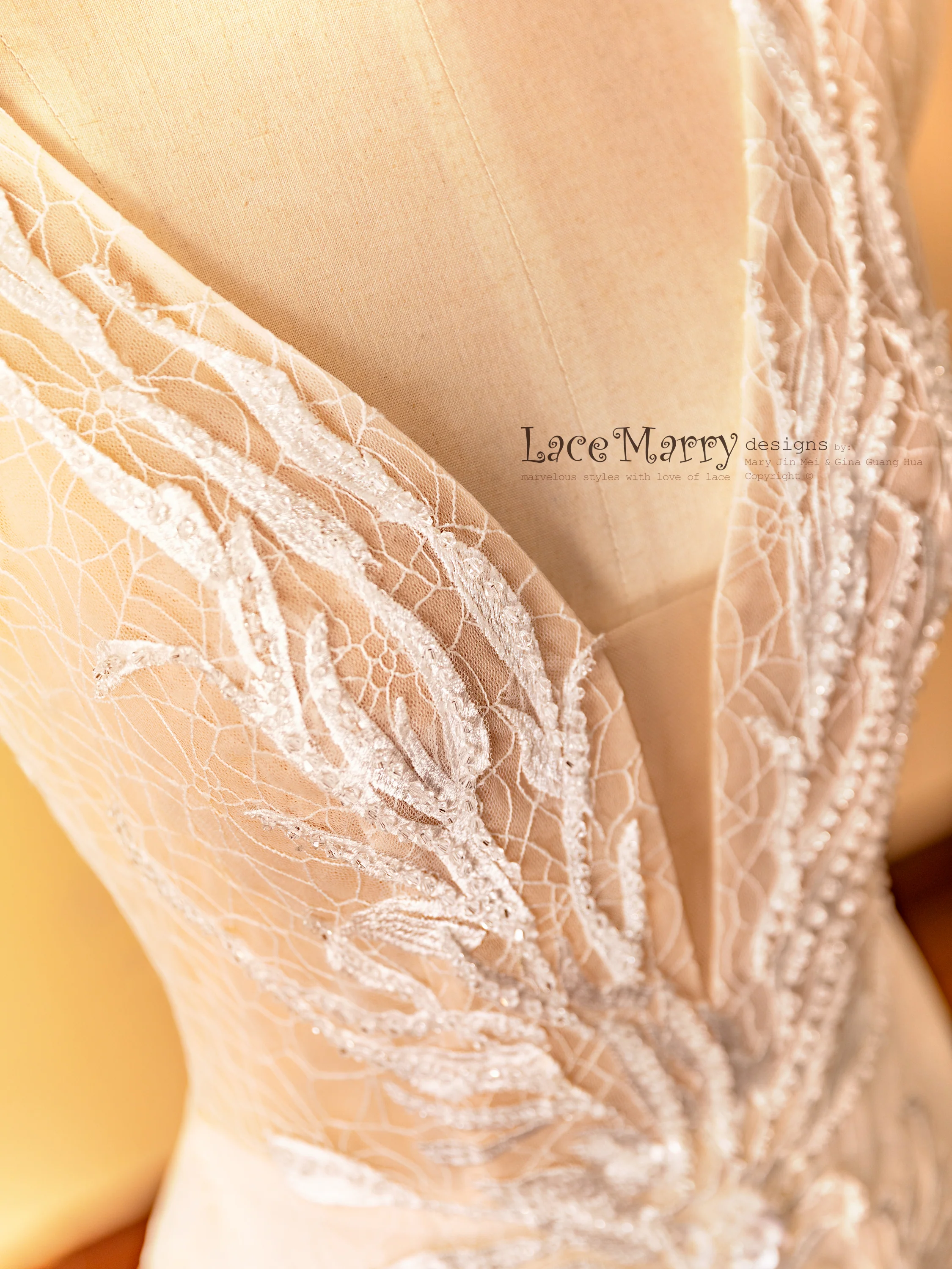 ALANDRA / Breathtaking Fitted Wedding Dress with Deep Plunge - Image 8