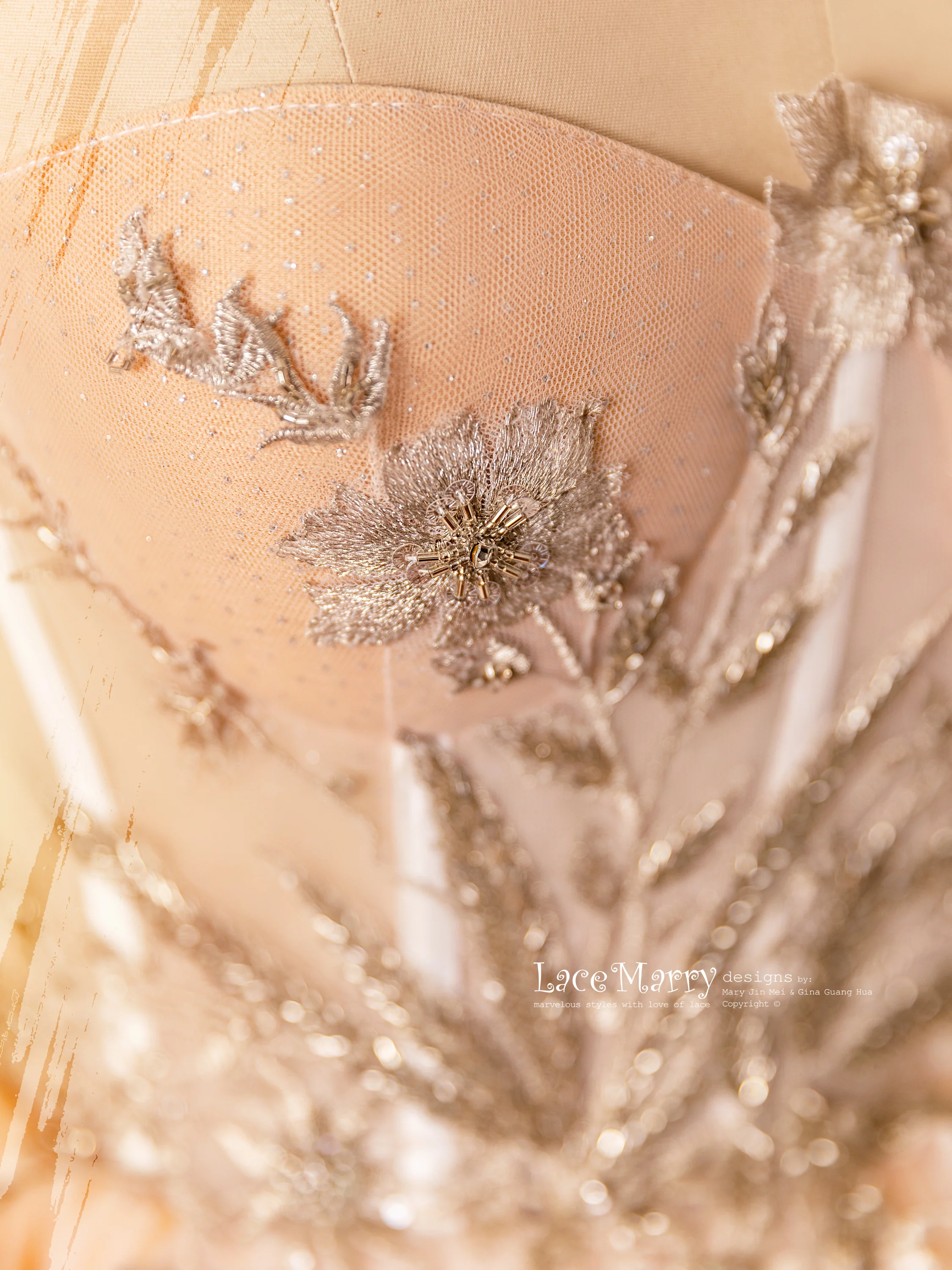 GWEN / Strapless Wedding Dress in Pushup Bustier Style - Image 3