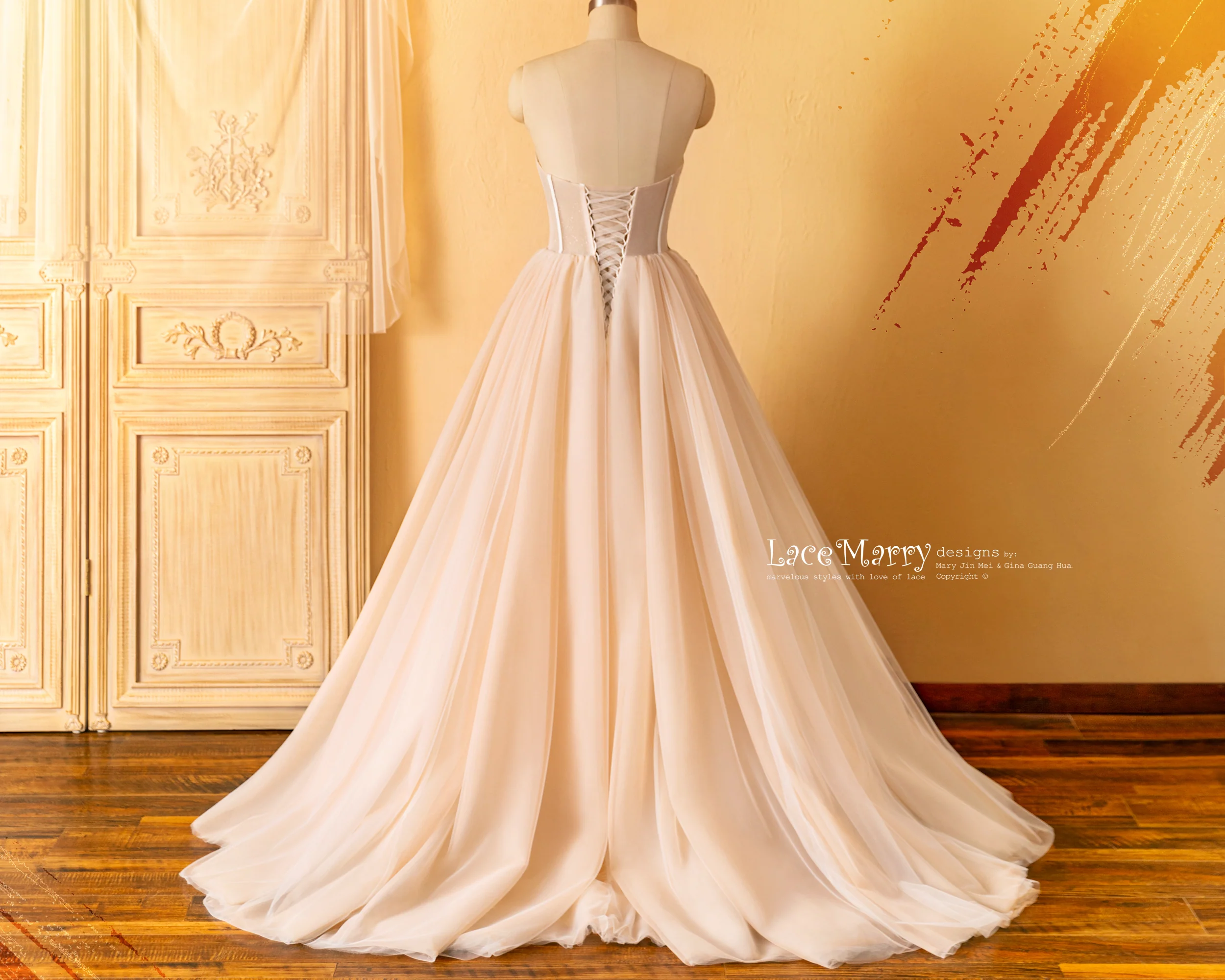 GWEN / Strapless Wedding Dress in Pushup Bustier Style - Image 8