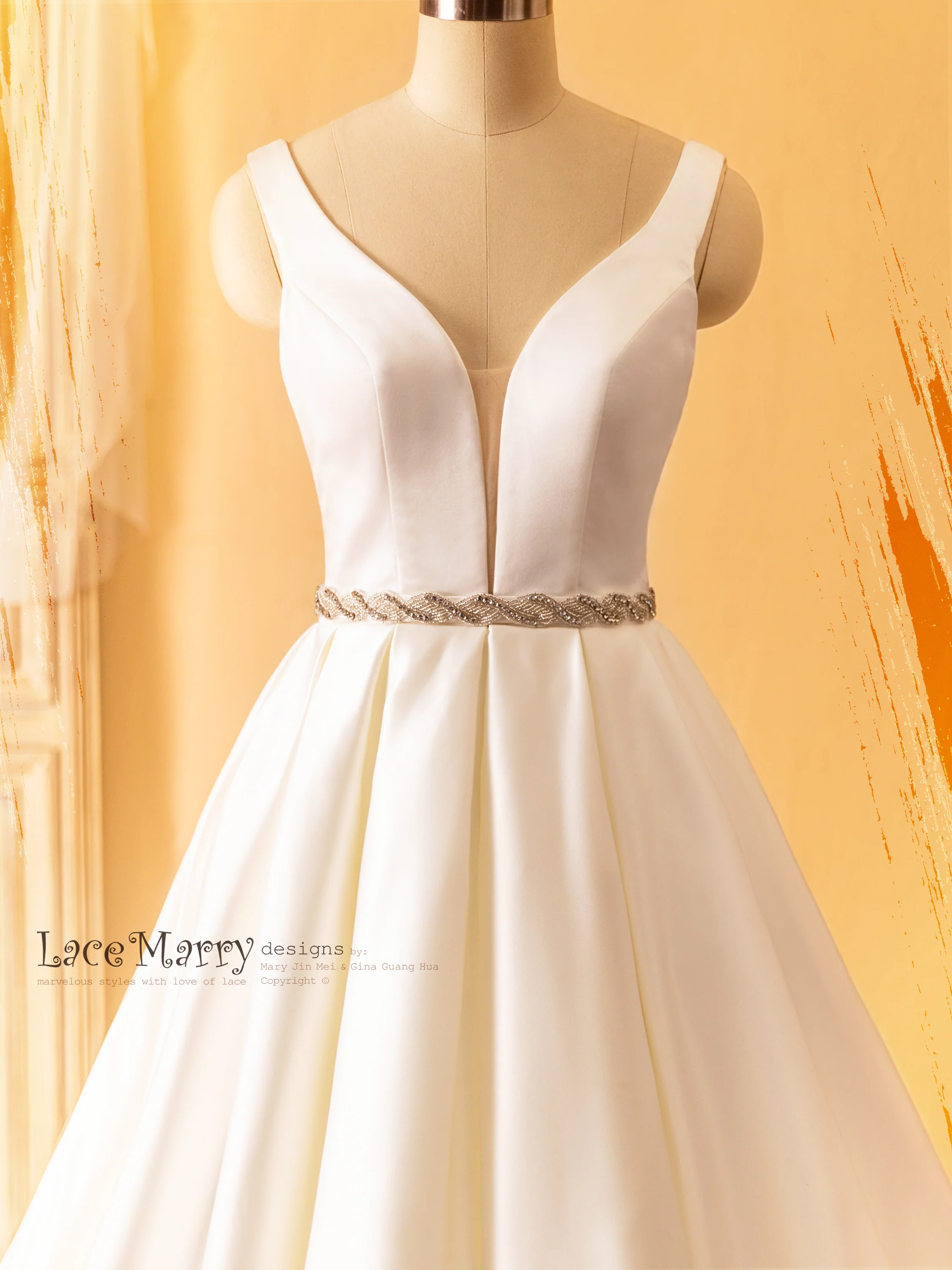 JULISSA / Plain Wedding Dress with Plunge Neckline - Image 3