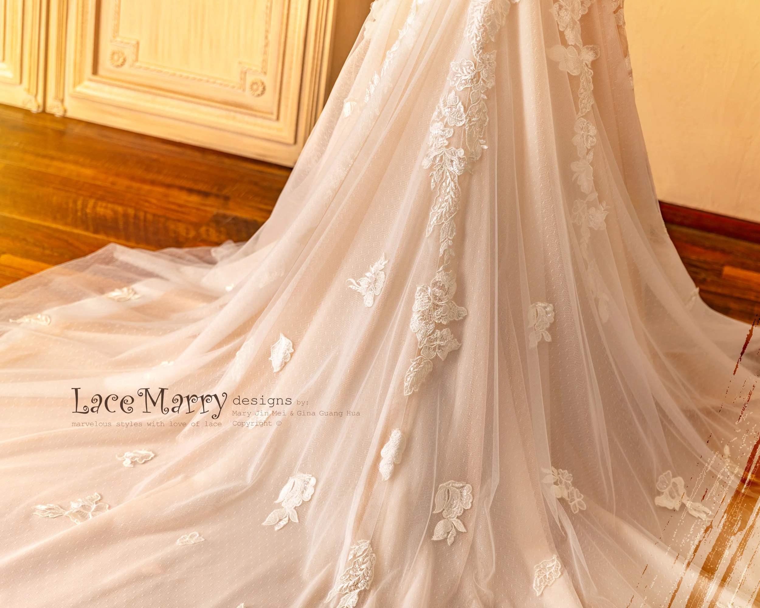 KAYLEE / Strapless Fitted Wedding Dress in Boned and Push up Neckline Design - Image 5